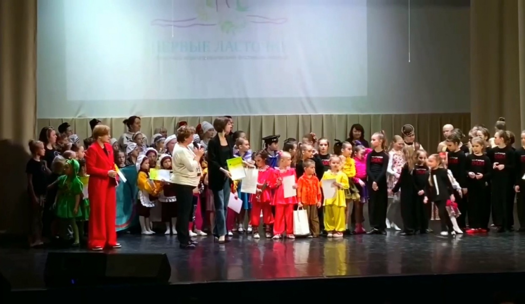 Театр костюма «Лада» Ломоносовского районного Дворца культуры принял участие в конкурсе «Первые ласточки»