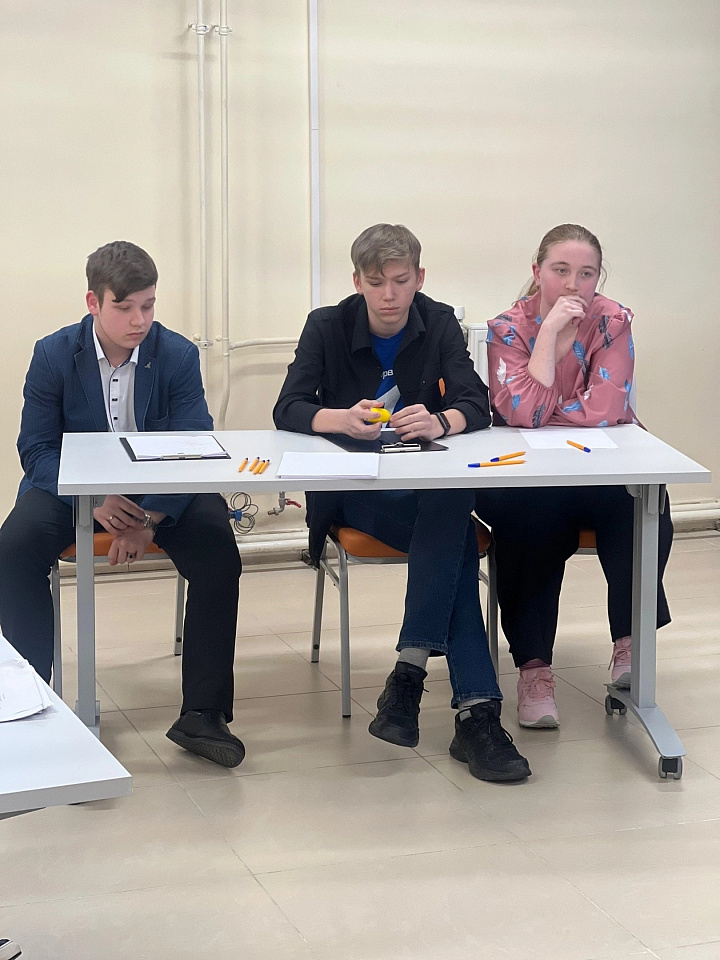 В коворкинге посёлка Новоселье состоялся первый этап районного турнира по дебатам среди школьников «Точка зрения»